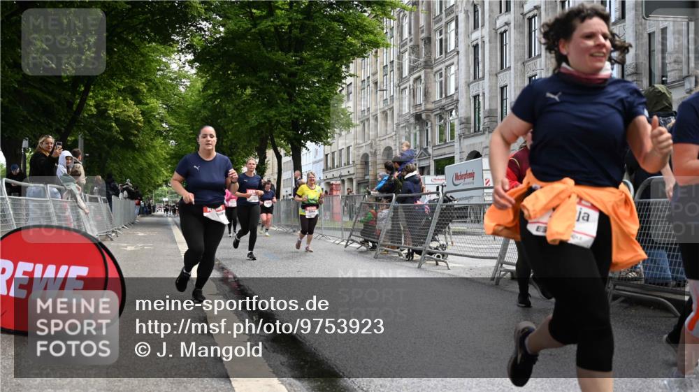 14.06.2026 - REWE Women's Run J. Mangold http://msf.ph/oto/9753923 14.06.2026 10:11:50 Ziel 10036, 10298, 10357, 10620, 10795, 10913, 11019, 11142, 11317, 11349, 11358 meine-sportfotos.de