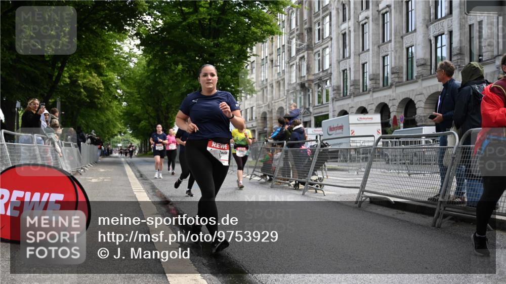 14.06.2026 - REWE Women's Run J. Mangold http://msf.ph/oto/9753929 14.06.2026 10:11:50 Ziel 10036, 10298, 10357, 10620, 10795, 10913, 11019, 11142, 11317, 11349, 11358 meine-sportfotos.de