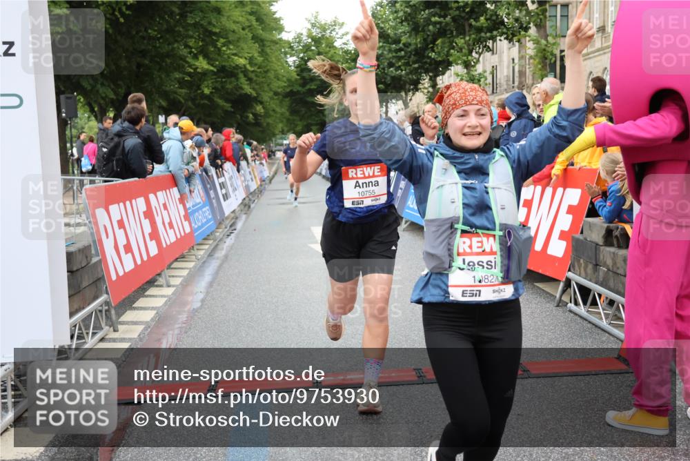 14.06.2026 - REWE Women's Run Strokosch-Dieckow http://msf.ph/oto/9753930 14.06.2026 09:48:29 Ziel 10755, 10827, 10843, 10935, 11097, 11351 meine-sportfotos.de