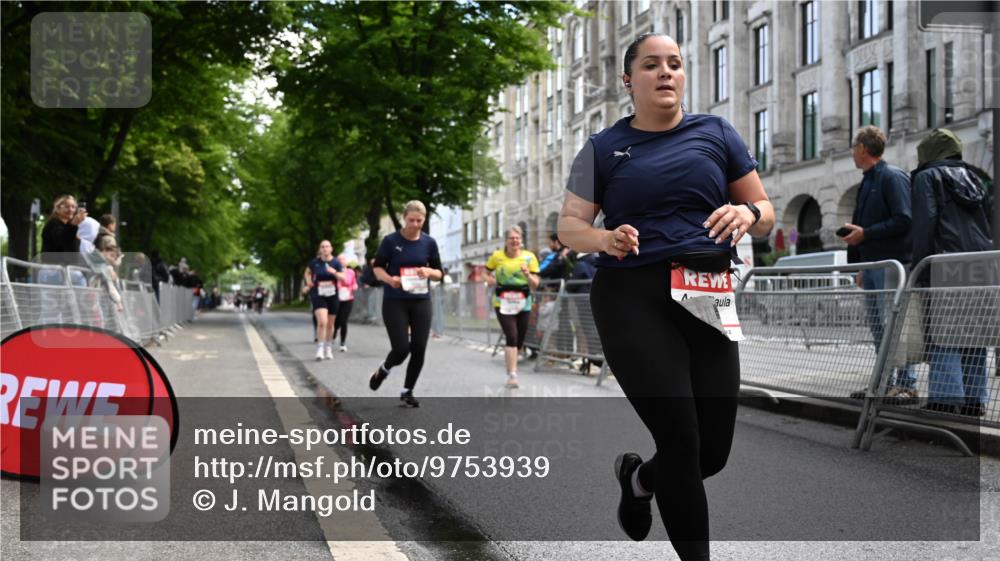 14.06.2026 - REWE Women's Run J. Mangold http://msf.ph/oto/9753939 14.06.2026 10:11:51 Ziel 10036, 10298, 10357, 10795, 10913, 11012, 11019, 11142, 11317, 11349, 11358 meine-sportfotos.de