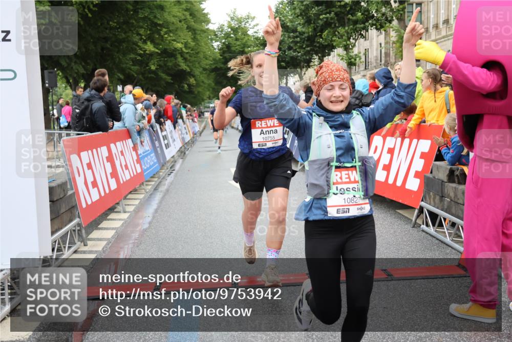 14.06.2026 - REWE Women's Run Strokosch-Dieckow http://msf.ph/oto/9753942 14.06.2026 09:48:29 Ziel 10755, 10827, 10843, 10935, 11097, 11351 meine-sportfotos.de
