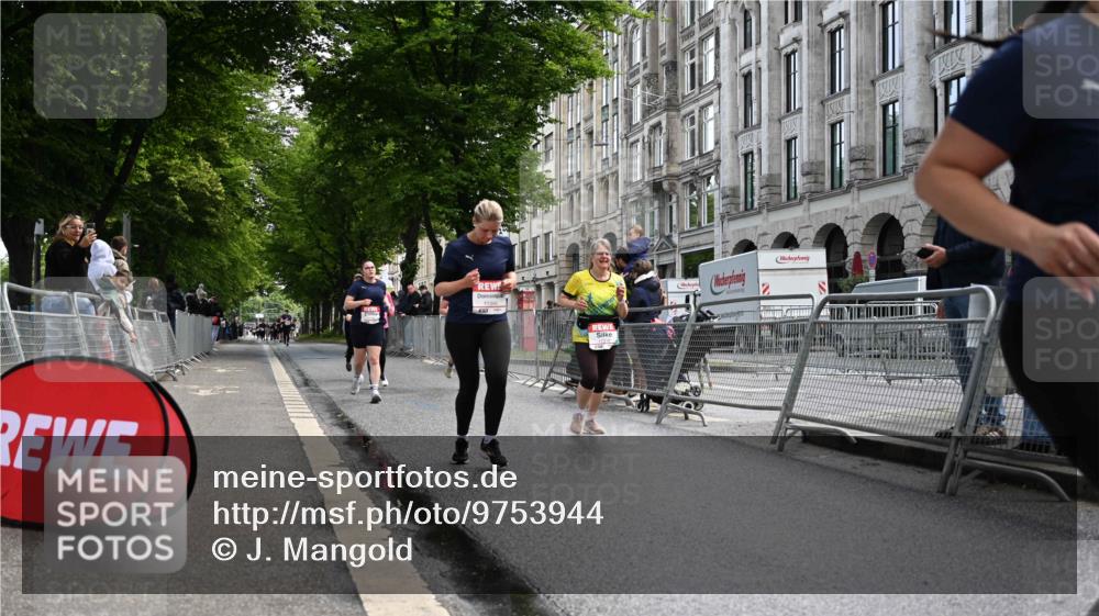14.06.2026 - REWE Women's Run J. Mangold http://msf.ph/oto/9753944 14.06.2026 10:11:52 Ziel 10036, 10298, 10357, 10710, 10795, 10913, 11012, 11142, 11317, 11349, 11358 meine-sportfotos.de