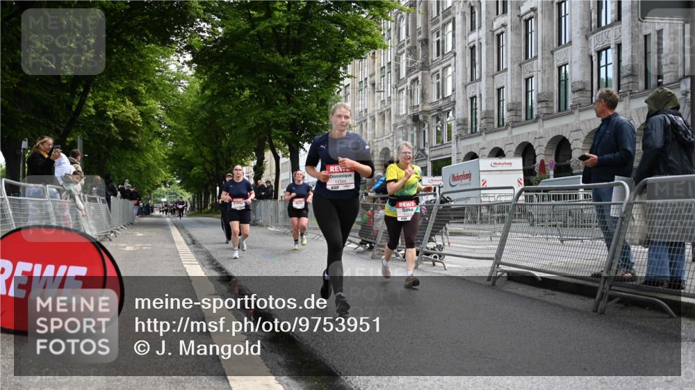 14.06.2026 - REWE Women's Run J. Mangold http://msf.ph/oto/9753951 14.06.2026 10:11:52 Ziel 10036, 10298, 10357, 10710, 10795, 10913, 11012, 11142, 11317, 11349, 11358 meine-sportfotos.de