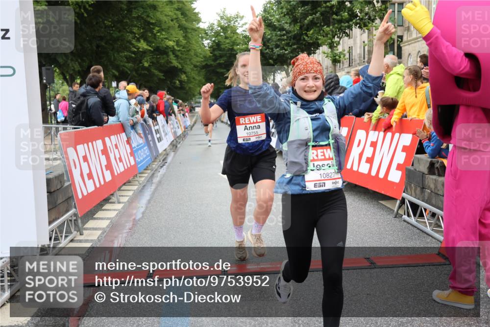 14.06.2026 - REWE Women's Run Strokosch-Dieckow http://msf.ph/oto/9753952 14.06.2026 09:48:29 Ziel 10755, 10827, 10843, 10935, 11097, 11351 meine-sportfotos.de