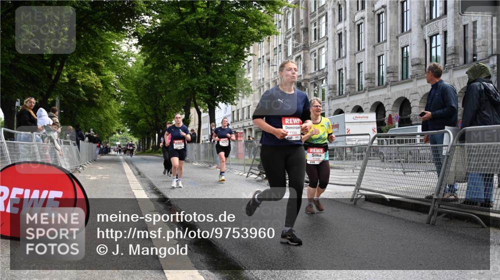 14.06.2026 - REWE Women's Run J. Mangold http://msf.ph/oto/9753960 14.06.2026 10:11:53 Ziel 10036, 10298, 10357, 10710, 10795, 10913, 11012, 11142, 11317, 11349, 11358 meine-sportfotos.de