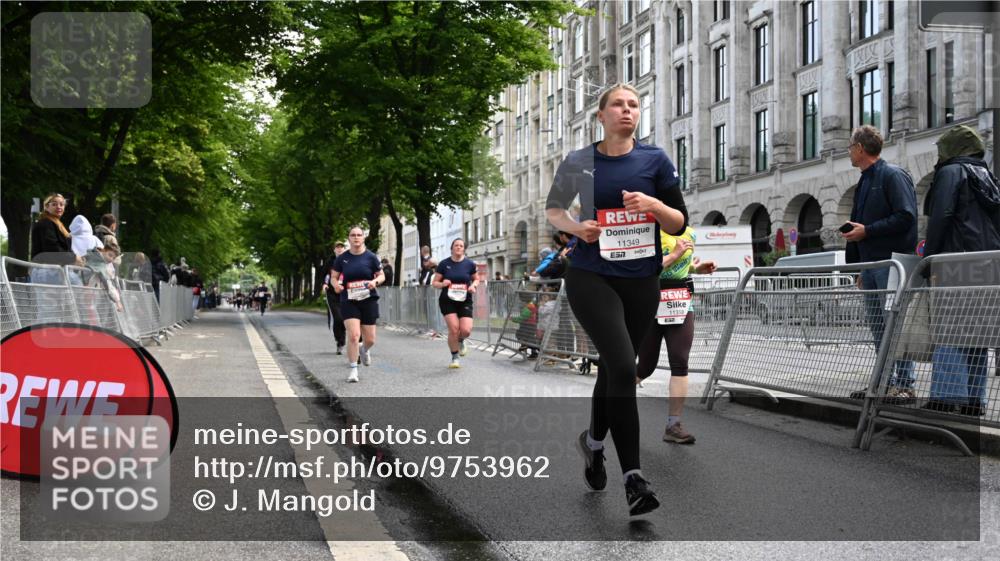 14.06.2026 - REWE Women's Run J. Mangold http://msf.ph/oto/9753962 14.06.2026 10:11:53 Ziel 10036, 10298, 10357, 10710, 10795, 10913, 11012, 11142, 11317, 11349, 11358 meine-sportfotos.de