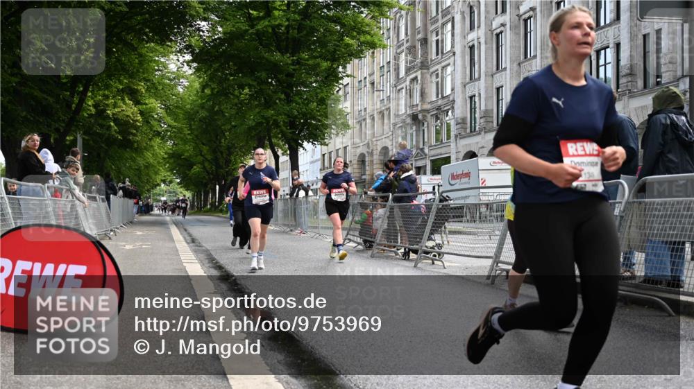 14.06.2026 - REWE Women's Run J. Mangold http://msf.ph/oto/9753969 14.06.2026 10:11:53 Ziel 10036, 10298, 10357, 10710, 10795, 10913, 11012, 11142, 11317, 11349, 11358 meine-sportfotos.de