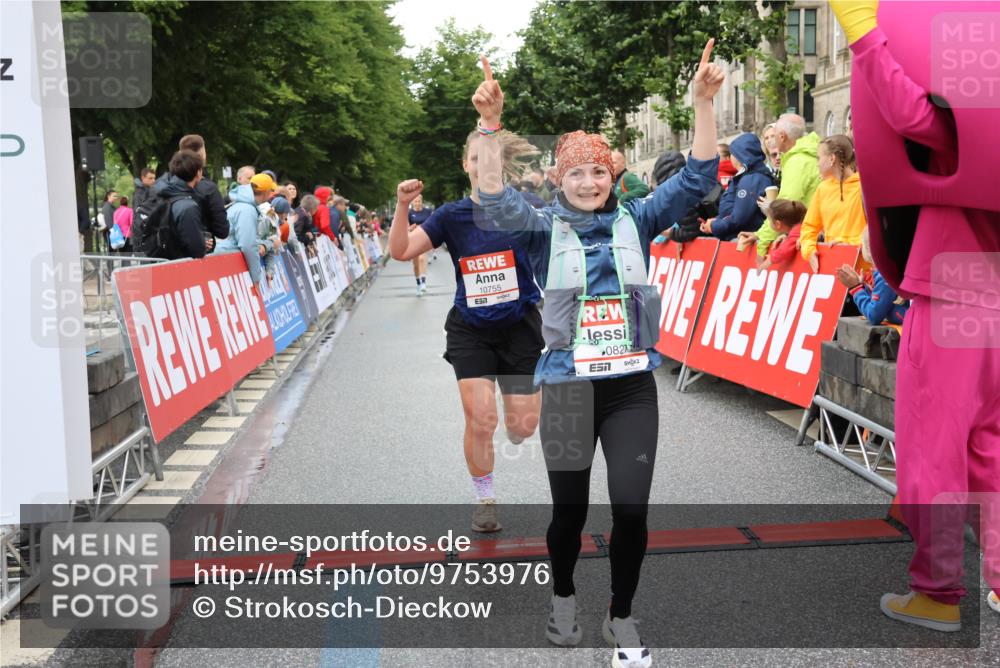 14.06.2026 - REWE Women's Run Strokosch-Dieckow http://msf.ph/oto/9753976 14.06.2026 09:48:29 Ziel 10755, 10827, 10843, 10935, 11097, 11351 meine-sportfotos.de