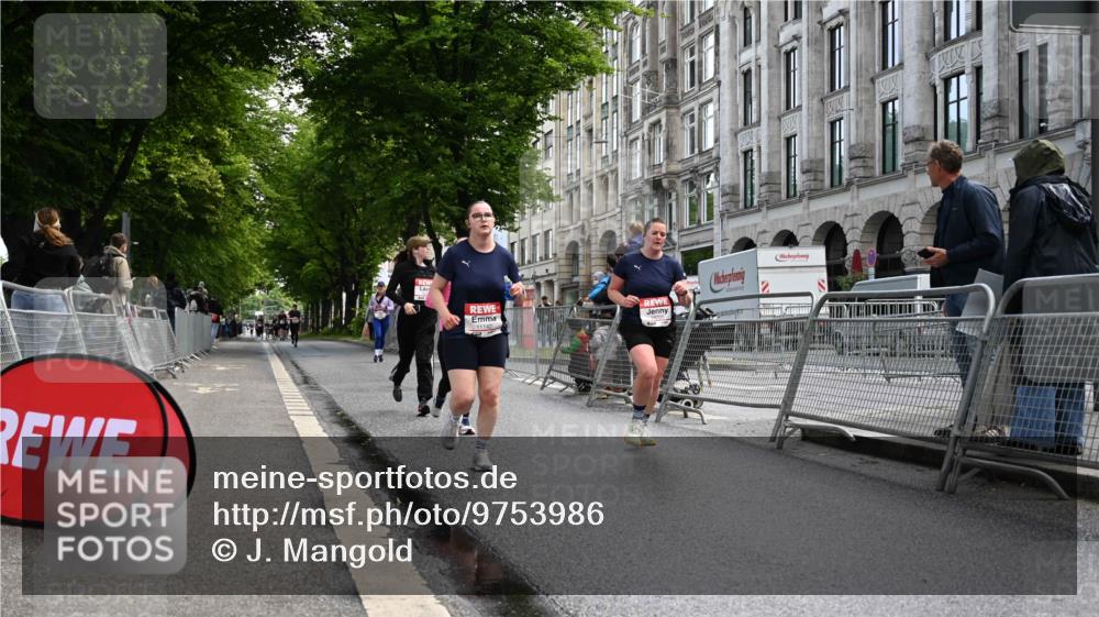 14.06.2026 - REWE Women's Run J. Mangold http://msf.ph/oto/9753986 14.06.2026 10:11:55 Ziel 10357, 10710, 10795, 11012, 11142, 11349, 11358 meine-sportfotos.de