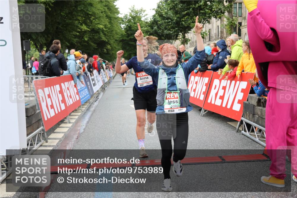 14.06.2026 - REWE Women's Run Strokosch-Dieckow http://msf.ph/oto/9753989 14.06.2026 09:48:29 Ziel 10755, 10827, 10843, 10935, 11097, 11351 meine-sportfotos.de