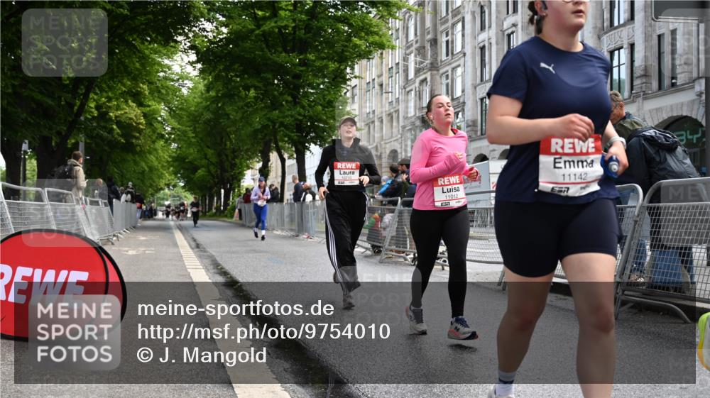 14.06.2026 - REWE Women's Run J. Mangold http://msf.ph/oto/9754010 14.06.2026 10:11:57 Ziel 10710, 10795, 11012, 11142, 11349, 11358 meine-sportfotos.de