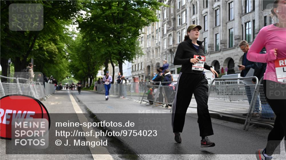 14.06.2026 - REWE Women's Run J. Mangold http://msf.ph/oto/9754023 14.06.2026 10:11:58 Ziel 10710, 10795, 11012, 11109, 11142, 11358 meine-sportfotos.de