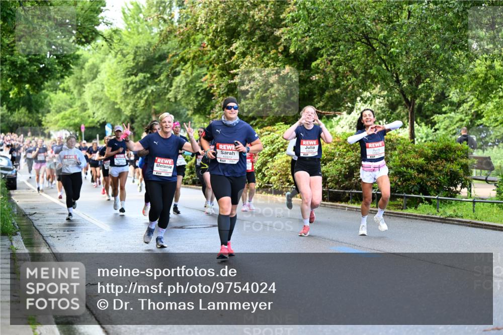 14.06.2026 - REWE Women's Run Dr. Thomas Lammeyer http://msf.ph/oto/9754024 14.06.2026 09:17:13 Laufen 57, 10372, 10434, 57, 11502 meine-sportfotos.de