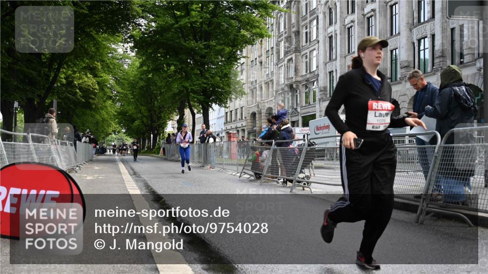 14.06.2026 - REWE Women's Run J. Mangold http://msf.ph/oto/9754028 14.06.2026 10:11:58 Ziel 10710, 10795, 11012, 11109, 11142, 11358 meine-sportfotos.de