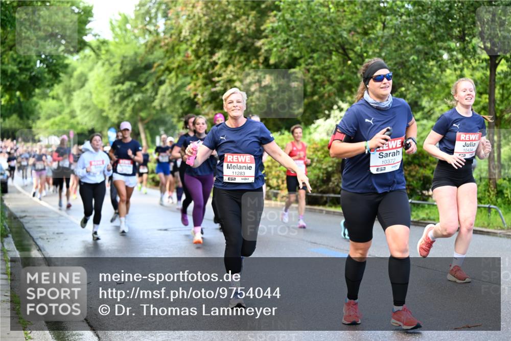 14.06.2026 - REWE Women's Run Dr. Thomas Lammeyer http://msf.ph/oto/9754044 14.06.2026 09:17:14 Laufen 11283, 7, 10372, 7, 10434 meine-sportfotos.de