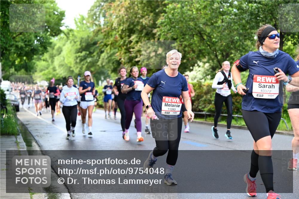 14.06.2026 - REWE Women's Run Dr. Thomas Lammeyer http://msf.ph/oto/9754048 14.06.2026 09:17:15 Laufen 11283, 7, 10372, 7 meine-sportfotos.de