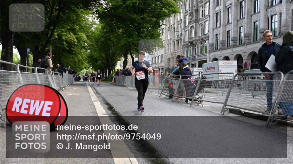 14.06.2026 - REWE Women's Run J. Mangold http://msf.ph/oto/9754049 14.06.2026 10:12:09 Ziel 10525 meine-sportfotos.de