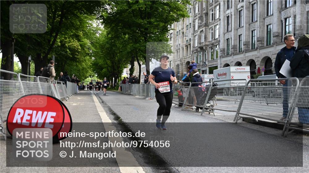 14.06.2026 - REWE Women's Run J. Mangold http://msf.ph/oto/9754056 14.06.2026 10:12:09 Ziel 10525 meine-sportfotos.de