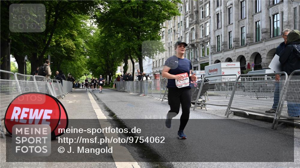 14.06.2026 - REWE Women's Run J. Mangold http://msf.ph/oto/9754062 14.06.2026 10:12:10 Ziel 10525 meine-sportfotos.de
