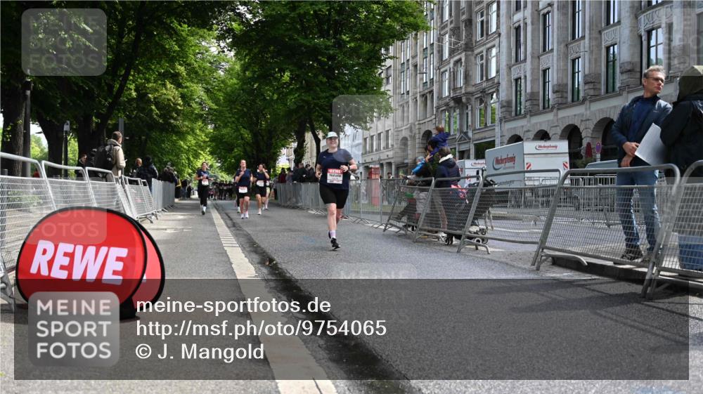 14.06.2026 - REWE Women's Run J. Mangold http://msf.ph/oto/9754065 14.06.2026 10:12:18 Ziel 10516 meine-sportfotos.de