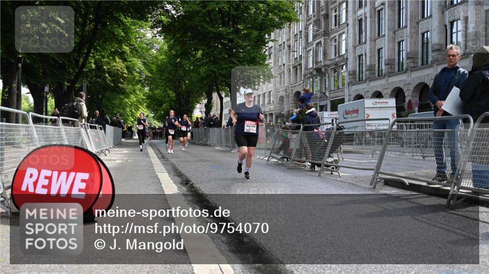 14.06.2026 - REWE Women's Run J. Mangold http://msf.ph/oto/9754070 14.06.2026 10:12:18 Ziel 10516 meine-sportfotos.de