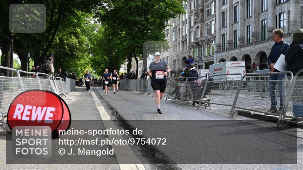 14.06.2026 - REWE Women's Run J. Mangold http://msf.ph/oto/9754072 14.06.2026 10:12:18 Ziel 10516 meine-sportfotos.de