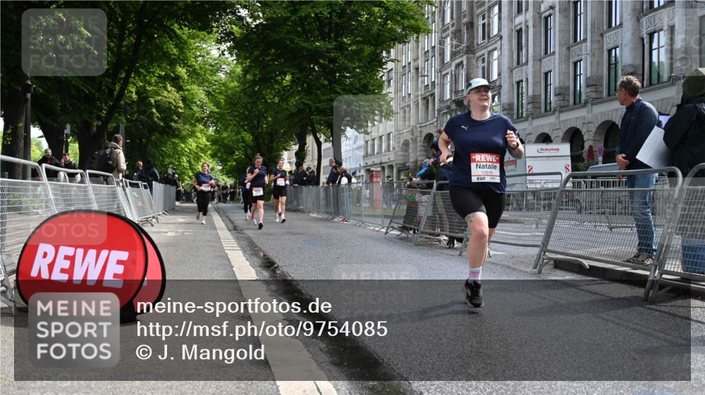 14.06.2026 - REWE Women's Run J. Mangold http://msf.ph/oto/9754085 14.06.2026 10:12:19 Ziel 10516, 10564 meine-sportfotos.de