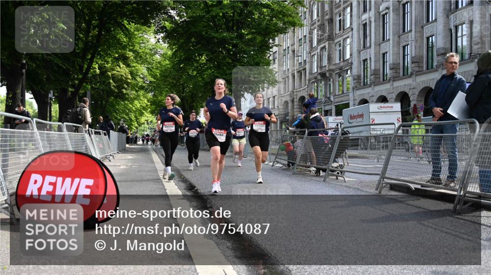 14.06.2026 - REWE Women's Run J. Mangold http://msf.ph/oto/9754087 14.06.2026 10:12:24 Ziel 10516, 10564, 10595, 10818, 10916, 11241, 11419 meine-sportfotos.de