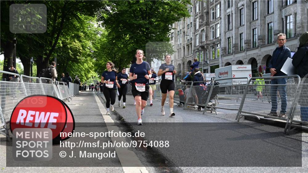 14.06.2026 - REWE Women's Run J. Mangold http://msf.ph/oto/9754088 14.06.2026 10:12:24 Ziel 10516, 10564, 10595, 10818, 10916, 11241, 11419 meine-sportfotos.de