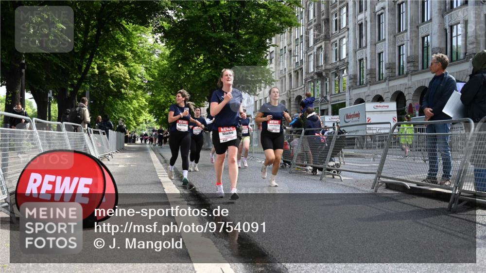 14.06.2026 - REWE Women's Run J. Mangold http://msf.ph/oto/9754091 14.06.2026 10:12:24 Ziel 10516, 10564, 10595, 10818, 10916, 11241, 11419 meine-sportfotos.de