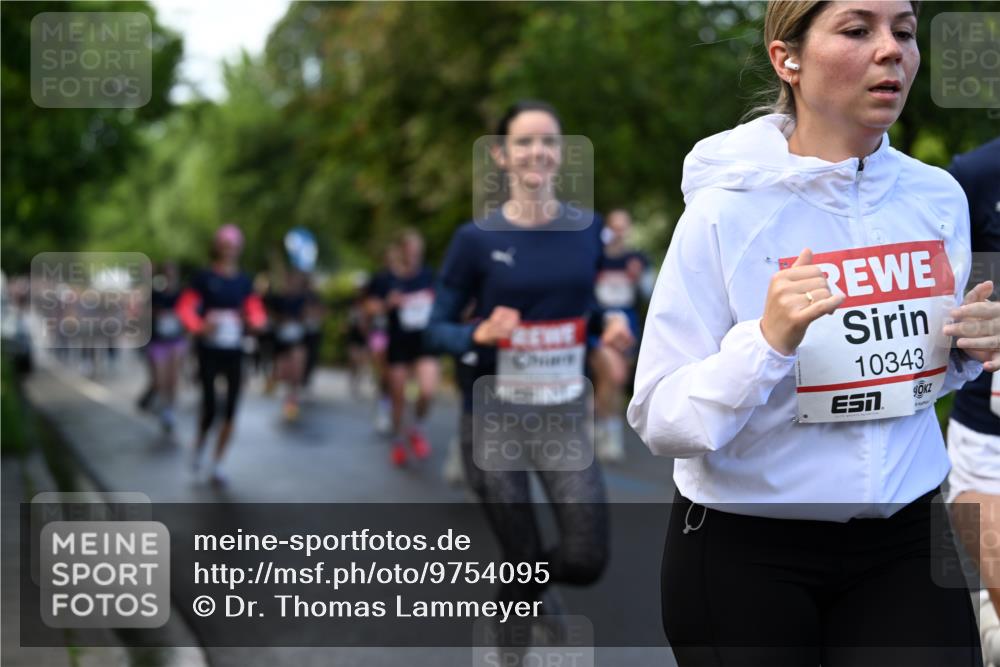 14.06.2026 - REWE Women's Run Dr. Thomas Lammeyer http://msf.ph/oto/9754095 14.06.2026 09:17:19 Laufen 60, 10343 meine-sportfotos.de
