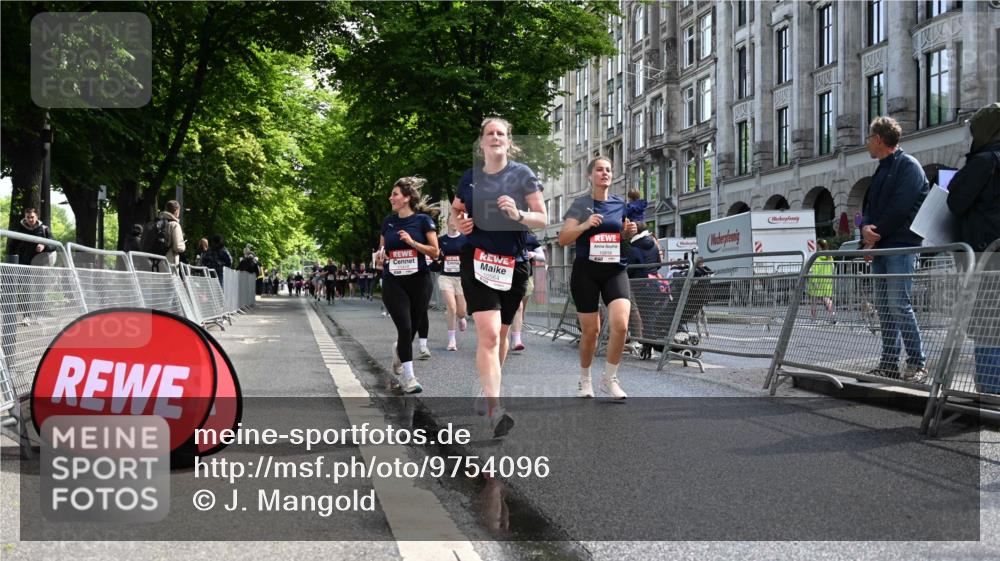 14.06.2026 - REWE Women's Run J. Mangold http://msf.ph/oto/9754096 14.06.2026 10:12:24 Ziel 10516, 10564, 10595, 10818, 10916, 11241, 11419 meine-sportfotos.de