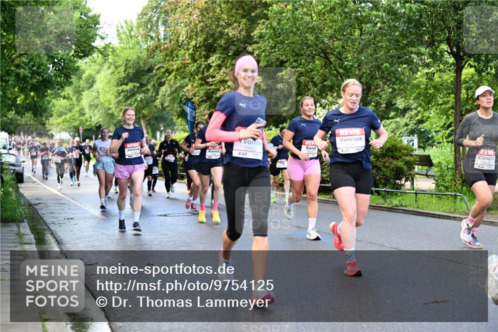 14.06.2026 - REWE Women's Run Dr. Thomas Lammeyer http://msf.ph/oto/9754125 14.06.2026 09:17:21 Laufen 10952, 11138, 10012, 857, 10662, 7 meine-sportfotos.de