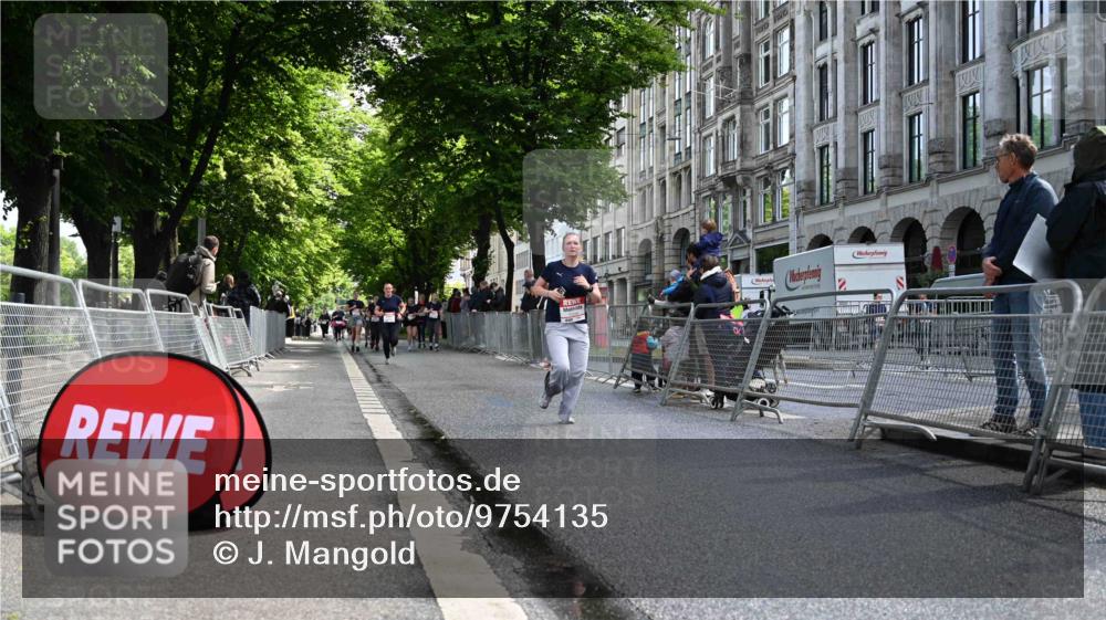 14.06.2026 - REWE Women's Run J. Mangold http://msf.ph/oto/9754135 14.06.2026 10:12:30 Ziel 10595, 10818, 10916, 11241, 11258, 11419 meine-sportfotos.de