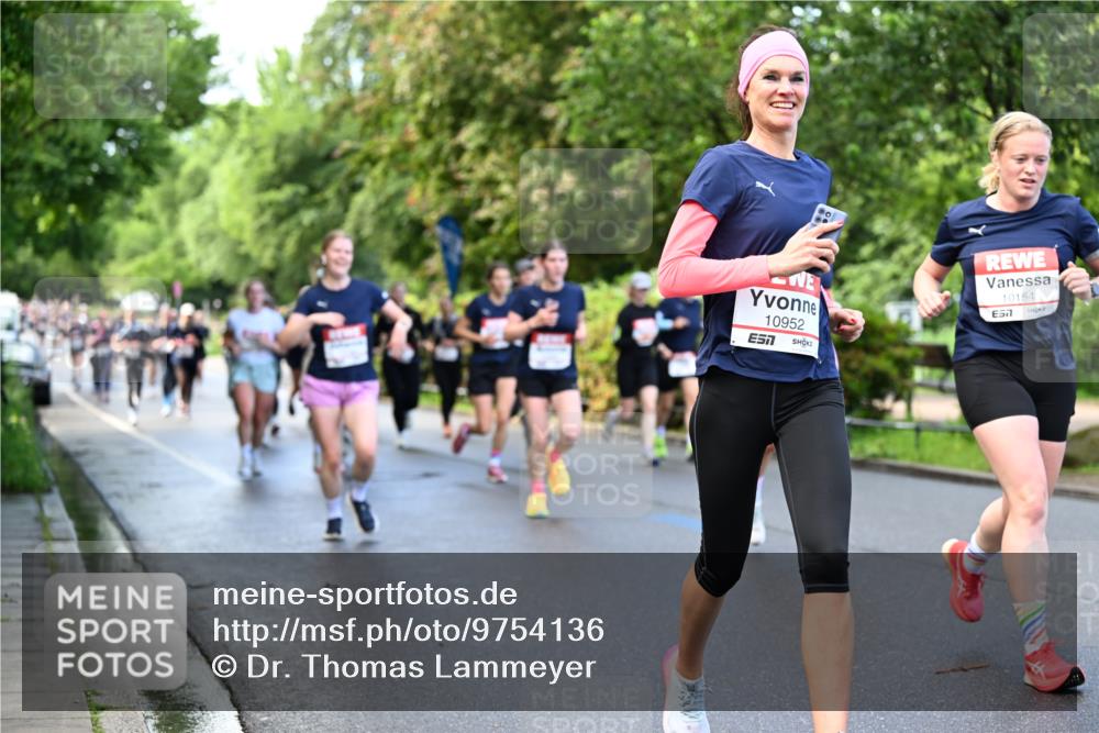 14.06.2026 - REWE Women's Run Dr. Thomas Lammeyer http://msf.ph/oto/9754136 14.06.2026 09:17:21 Laufen 10952, 0, 10154, 657 meine-sportfotos.de