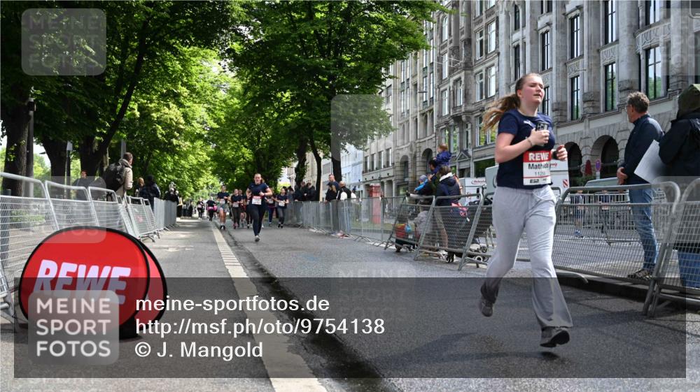 14.06.2026 - REWE Women's Run J. Mangold http://msf.ph/oto/9754138 14.06.2026 10:12:32 Ziel 10587, 10916, 11241, 11258 meine-sportfotos.de