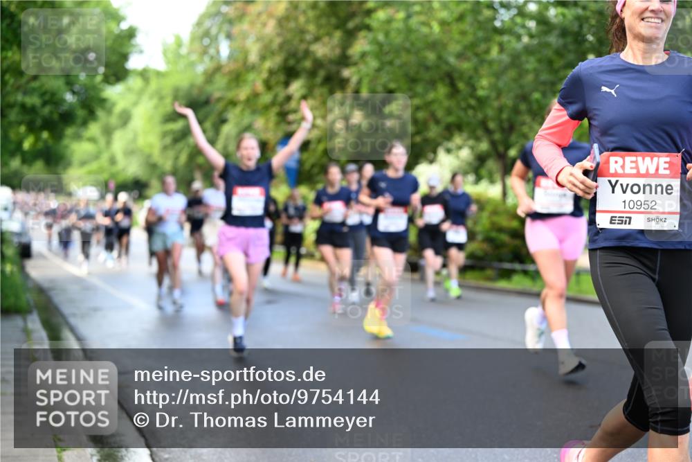 14.06.2026 - REWE Women's Run Dr. Thomas Lammeyer http://msf.ph/oto/9754144 14.06.2026 09:17:22 Laufen 10952 meine-sportfotos.de