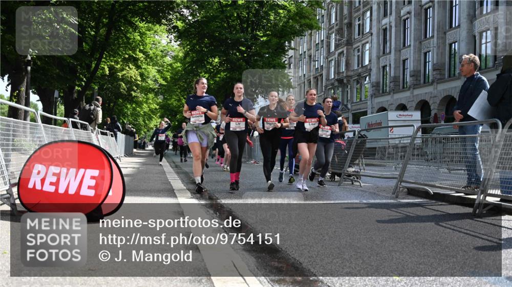 14.06.2026 - REWE Women's Run J. Mangold http://msf.ph/oto/9754151 14.06.2026 10:12:41 Ziel 10125, 10145, 10146, 10147, 10148, 10362, 10408, 10537, 10571, 10587, 11348, 11420 meine-sportfotos.de