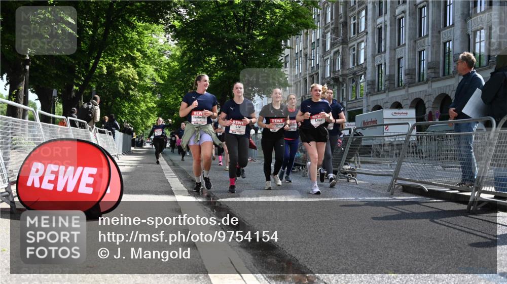 14.06.2026 - REWE Women's Run J. Mangold http://msf.ph/oto/9754154 14.06.2026 10:12:42 Ziel 10125, 10145, 10146, 10147, 10148, 10283, 10362, 10408, 10537, 10571, 11348, 11420 meine-sportfotos.de