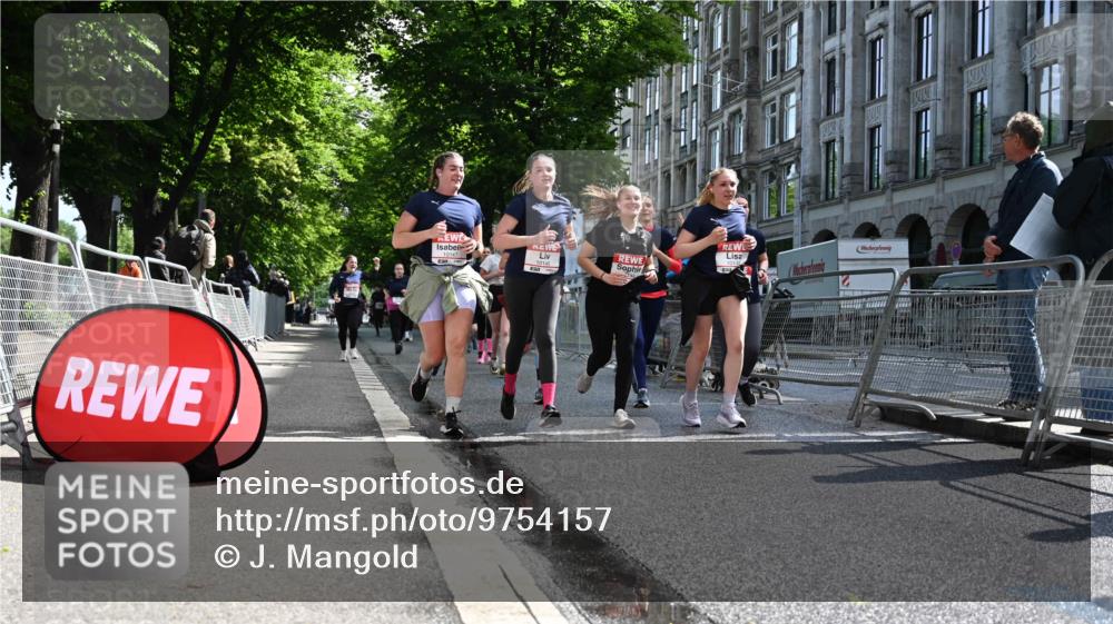 14.06.2026 - REWE Women's Run J. Mangold http://msf.ph/oto/9754157 14.06.2026 10:12:42 Ziel 10125, 10145, 10146, 10147, 10148, 10283, 10362, 10408, 10537, 10571, 11348, 11420 meine-sportfotos.de