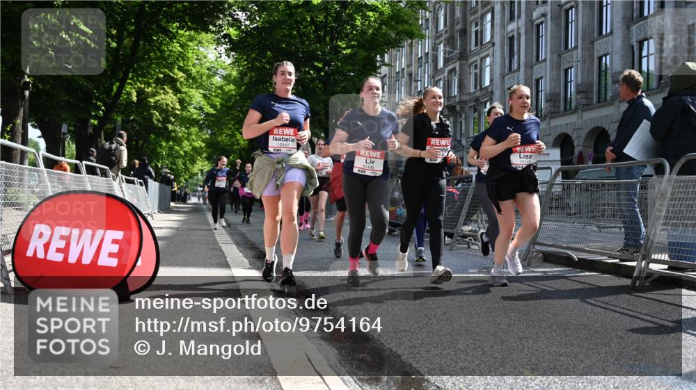 14.06.2026 - REWE Women's Run J. Mangold http://msf.ph/oto/9754164 14.06.2026 10:12:42 Ziel 10125, 10145, 10146, 10147, 10148, 10283, 10362, 10408, 10537, 10571, 11348, 11420 meine-sportfotos.de