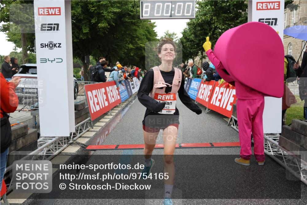 14.06.2026 - REWE Women's Run Strokosch-Dieckow http://msf.ph/oto/9754165 14.06.2026 09:48:25 Ziel 10573, 10755, 10827, 10843, 10935, 11097 meine-sportfotos.de