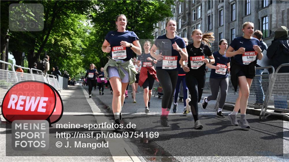 14.06.2026 - REWE Women's Run J. Mangold http://msf.ph/oto/9754169 14.06.2026 10:12:43 Ziel 10125, 10145, 10146, 10147, 10148, 10283, 10362, 10408, 10537, 10571, 10695, 11348, 11420, 11437 meine-sportfotos.de