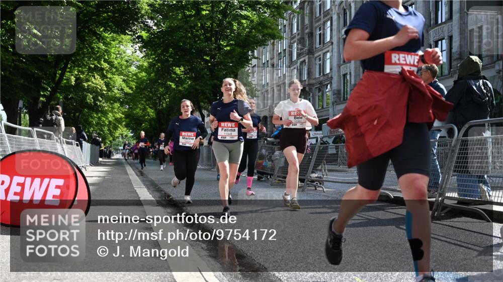 14.06.2026 - REWE Women's Run J. Mangold http://msf.ph/oto/9754172 14.06.2026 10:12:45 Ziel 10125, 10145, 10146, 10147, 10148, 10283, 10362, 10408, 10537, 10571, 10695, 11348, 11420, 11437 meine-sportfotos.de