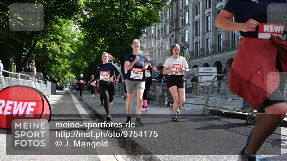 14.06.2026 - REWE Women's Run J. Mangold http://msf.ph/oto/9754175 14.06.2026 10:12:45 Ziel 10125, 10145, 10146, 10147, 10148, 10283, 10362, 10408, 10537, 10571, 10695, 11348, 11420, 11437 meine-sportfotos.de