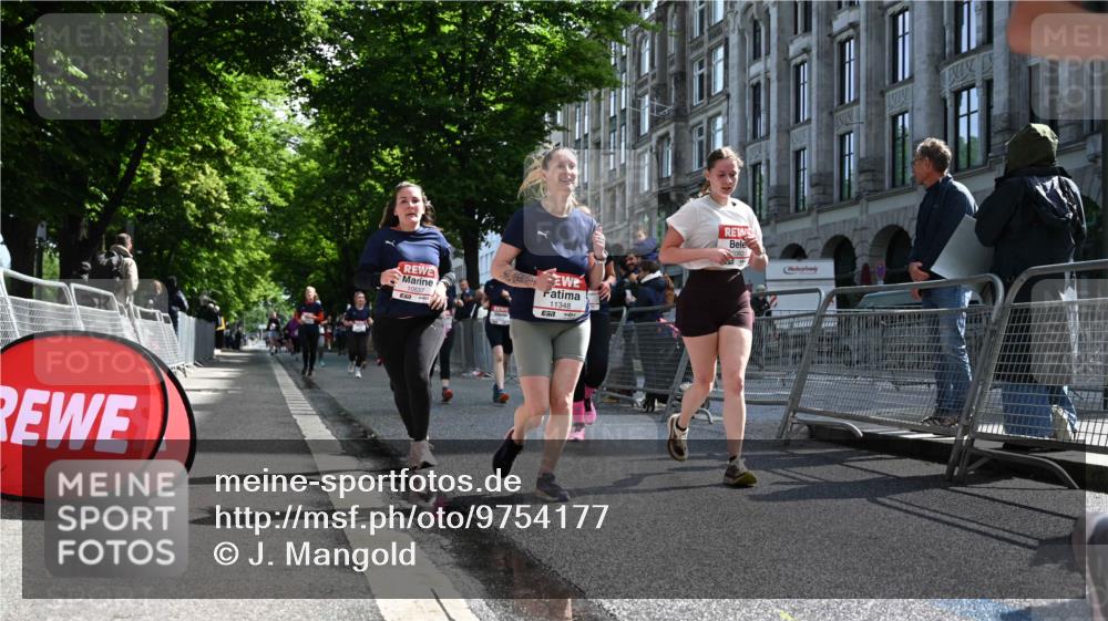 14.06.2026 - REWE Women's Run J. Mangold http://msf.ph/oto/9754177 14.06.2026 10:12:45 Ziel 10125, 10145, 10146, 10147, 10148, 10283, 10362, 10408, 10537, 10571, 10695, 11348, 11420, 11437 meine-sportfotos.de