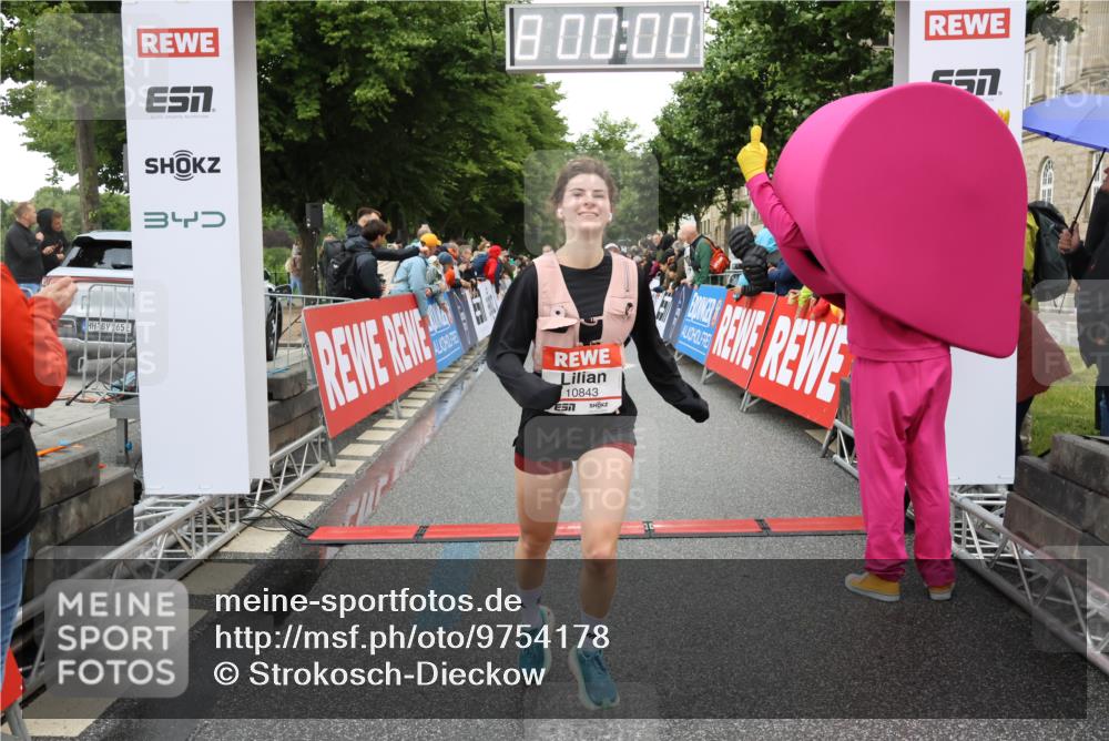 14.06.2026 - REWE Women's Run Strokosch-Dieckow http://msf.ph/oto/9754178 14.06.2026 09:48:24 Ziel 10573, 10755, 10827, 10843, 10935, 11097 meine-sportfotos.de