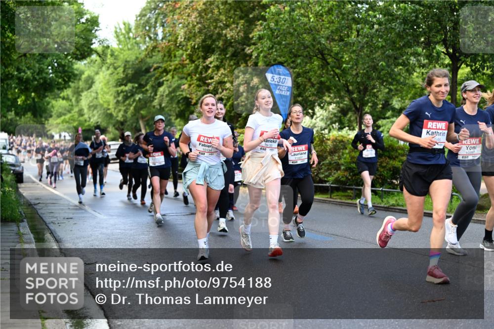 14.06.2026 - REWE Women's Run Dr. Thomas Lammeyer http://msf.ph/oto/9754188 14.06.2026 09:17:24 Laufen 10134, 5, 30, 10, 33, 11407, 546, 10997, 57 meine-sportfotos.de