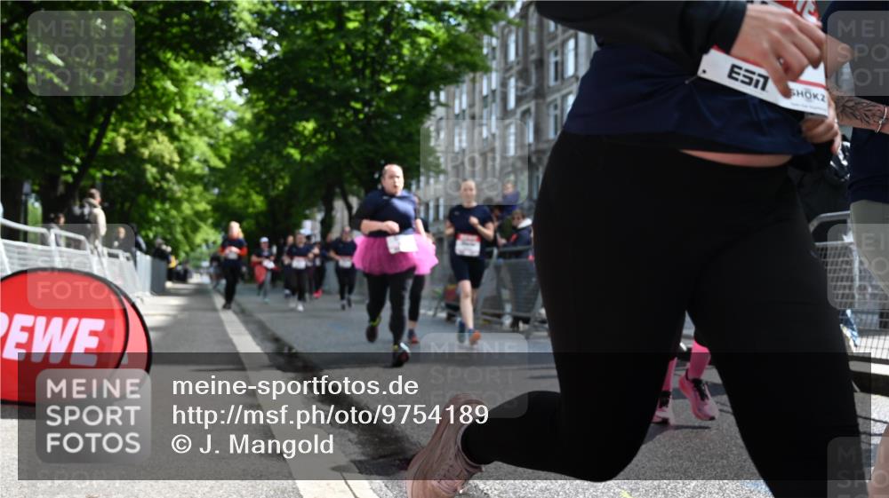 14.06.2026 - REWE Women's Run J. Mangold http://msf.ph/oto/9754189 14.06.2026 10:12:47 Ziel 10125, 10145, 10146, 10147, 10148, 10283, 10362, 10408, 10502, 10537, 10571, 10695, 11113, 11143, 11340, 11348, 11420, 11437 meine-sportfotos.de