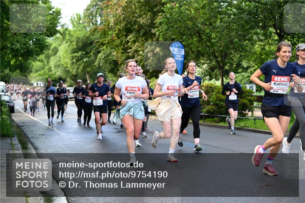 14.06.2026 - REWE Women's Run Dr. Thomas Lammeyer http://msf.ph/oto/9754190 14.06.2026 09:17:24 Laufen 1013, 5, 30, 97, 11407, 10546, 7, 57 meine-sportfotos.de